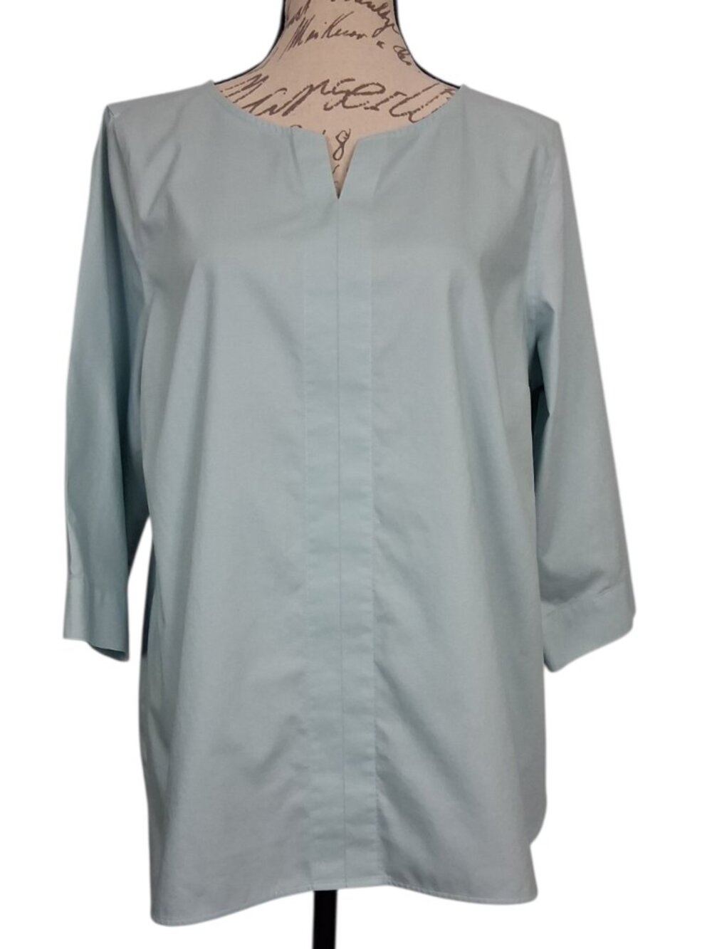 Chico's  Women's Pale Aqua Blue 100% Cotton Wrinkle Resistant Blouse | Size L